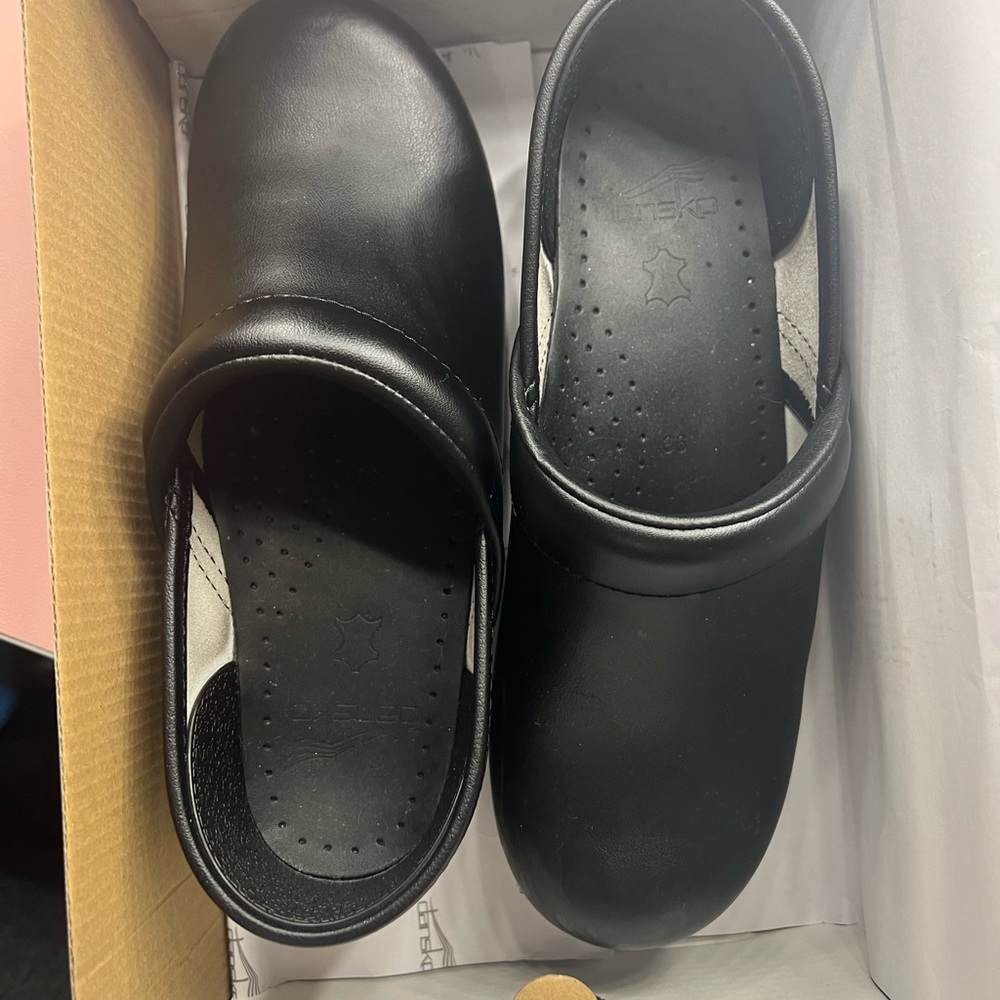 *brand new*  Dansko Professional Black Box